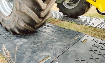 Ground protection road plates excavator